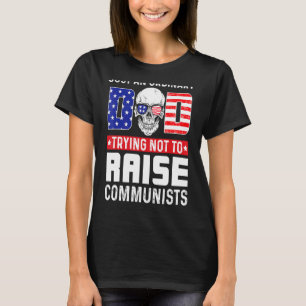 Camiseta Apenas Um Pai Comum Tentando Não Criar Comunista
