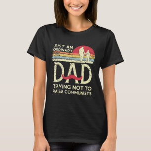 Camiseta Apenas Um Pai Comum Tentando Não Criar Comunista