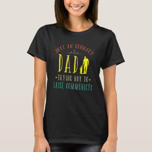 Camiseta Apenas Um Pai Comum Tentando Não Criar Comunista
