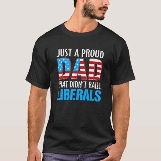 Camiseta Apenas Um Pai Orgulhoso Que Não Levantou Os Libera (Frente)