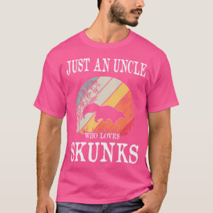 Camiseta Apenas Um Tio Que Ama O Skunks