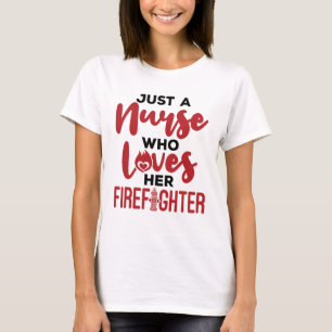 Camiseta Apenas uma enfermeira que ama sua esposa de bombei