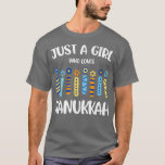 Camiseta Apenas uma garota que ama Hanukkah judeu Chanukah<br><div class="desc">Apenas uma garota que ama Chanukah judia Chanukah Engraçada, Família, Esporte, Música, Educação, Animais, Empregos, Nomes, Gráfico, Camisa de Camisetas, Ditos Engraçados, Vintage, Feriados, Presentes, Festa, souvenir, orgulho, férias, roupa de roupas presente para Dia de os pais, Natal, Aniversário, Dia de as mães, Aniversário, Graduação, Dia das Bruxas, 4 de...</div>