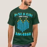 Camiseta Apenas uma garota que ama Hanukkah judeu Chanukah<br><div class="desc">Só uma garota que ama Chanukah judia Hanukkah.</div>