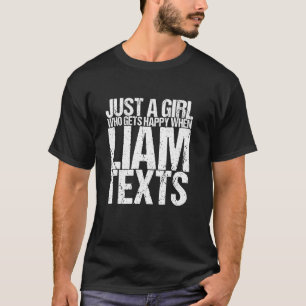 Camiseta Apenas Uma Garota Que Fica Feliz Quando Liam Manda