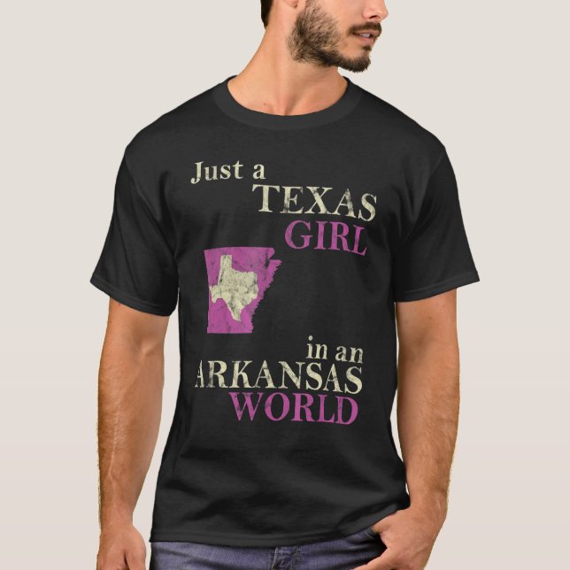 Camiseta Apenas Uma Menina Do Texas Num Mundo De Arkansas (Frente)