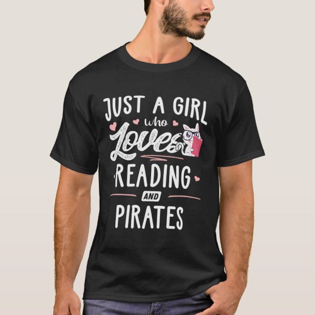 Camiseta Apenas Uma Menina Que Adora Ler E Pirata Mulheres (Frente)