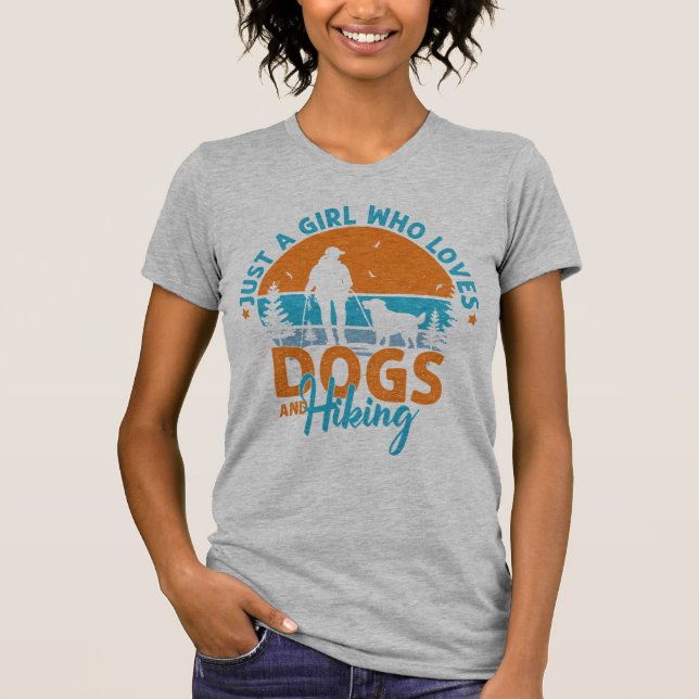 Camiseta Apenas Uma Menina Que Ama Cachorros E Caminhando (Frente)