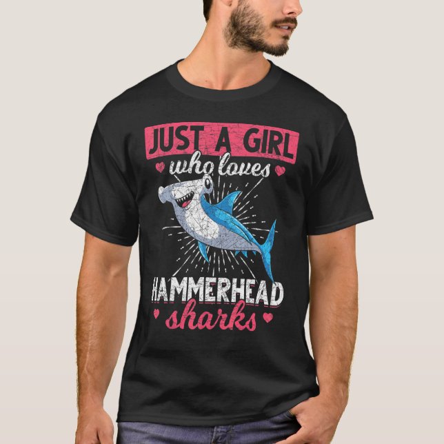 Camiseta Apenas Uma Menina Que Ama O Predador H De Tubarões (Frente)