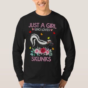 Camiseta Apenas Uma Menina Que Ama O Skunks Skunk Tee