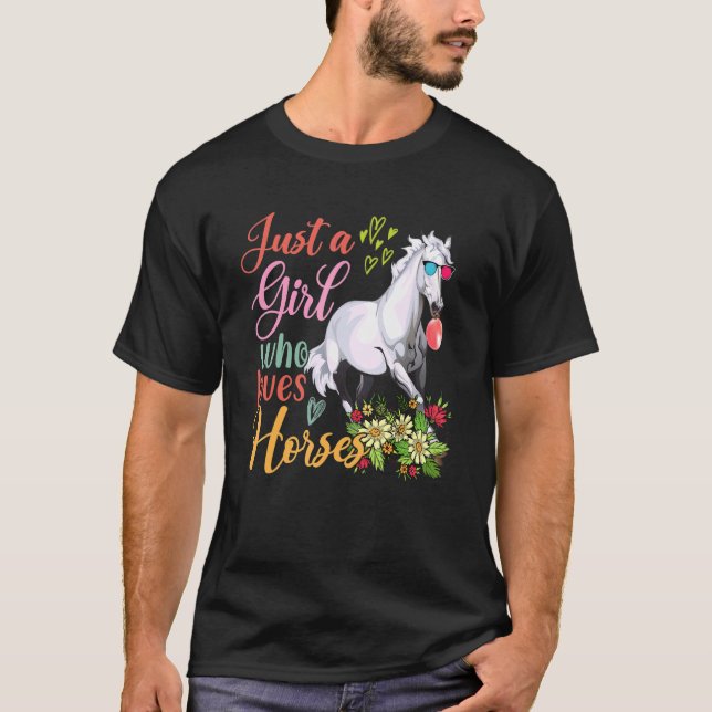 Camiseta Apenas Uma Menina Que Ama Óculos De Sol De Cavalo  (Frente)