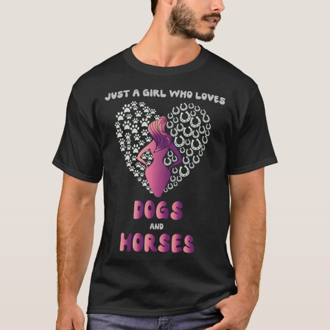 Camiseta Apenas Uma Menina Que Realmente Ama Cães E Cavalos (Frente)
