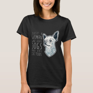 Camiseta Apenas Uma Mulher Que Ama Cachorros E Tem Presente