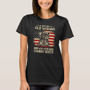 Camiseta Apenas Uma Mulher Velha Que Vestiu Combate Boot Do