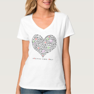 Camiseta Apenas Vibrações Positivas Coração Design