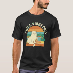 Camiseta Apenas Vibrações Relaxantes  Gato Retro Jardim  Pl