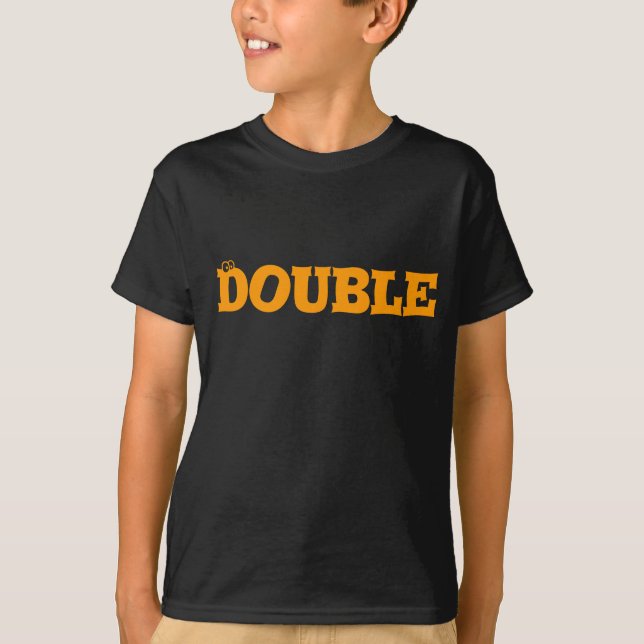 Camiseta Aperfeiçoe para gêmeos!  "Dobre t-shirt do (Frente)