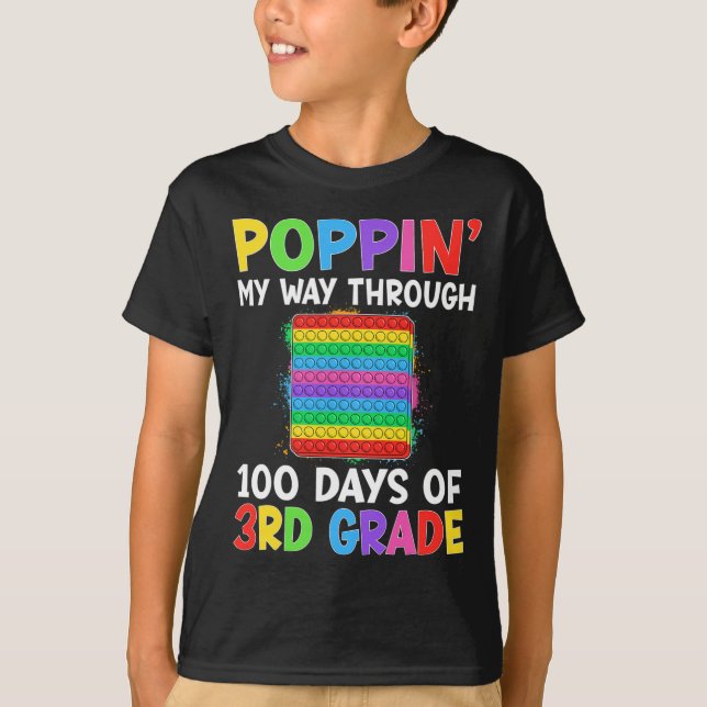 Camiseta Aperte O Meu Caminho Através De 100 Dias Da Escola (Frente)