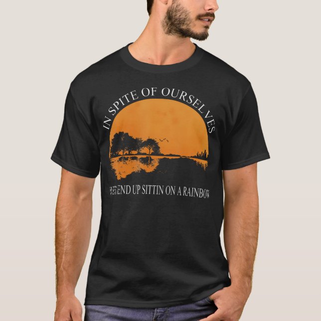 Camiseta Apesar De Nós Mesmos, Acabaremos Sentando Roupa (Frente)