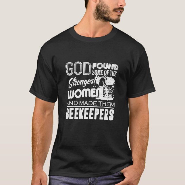 Camiseta Apicultura - Deus Torna As Mulheres Mais Fortes Ap (Frente)