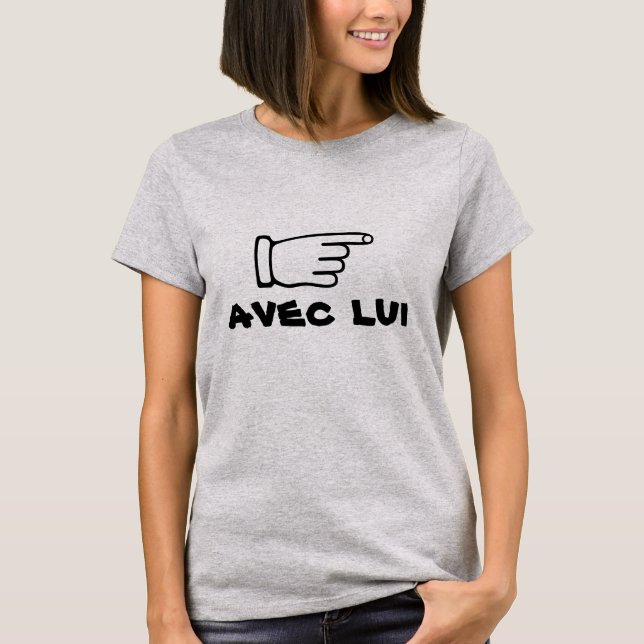 Camiseta Apontar dedo com texto avec lui (Frente)