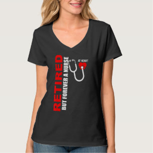 Camiseta Aposentada Mas Para Sempre Uma Enfermeira No Coraç