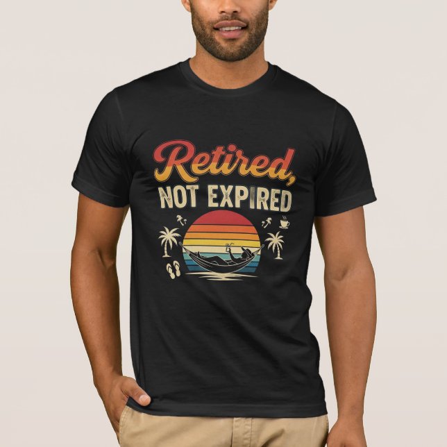 Camiseta 👕 Aposentado, Não Expirado | Reforma Engraçada (Frente)