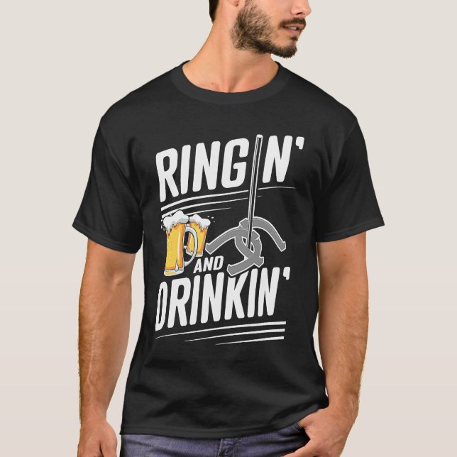 Camiseta Aposte de Ferradura Tocando e Bebendo  Aposte de F (Frente)