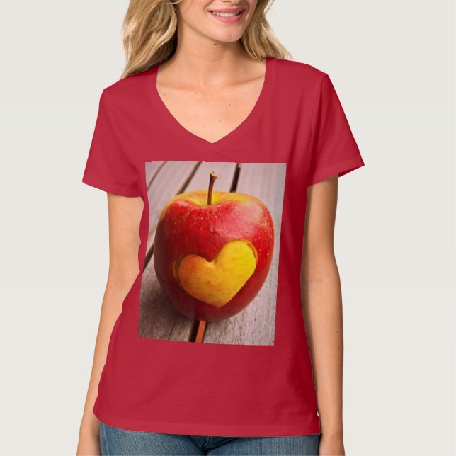 Camiseta "Apple Love" Foto Bela. Comprar Agora (Frente)