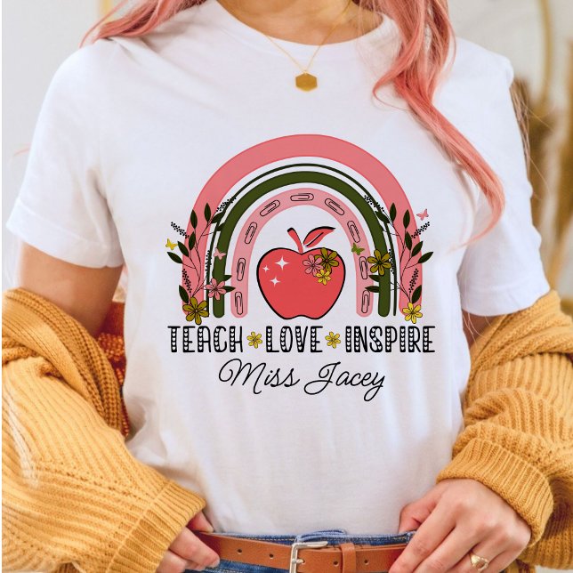 Camiseta Apreciação do Professor Arco-Íris de Ensino ao Viv (TEACH LOVE INSPIRE RAINBOW Personalized Name Teacher shirt, teacher gift, teacher appreciation gifts)