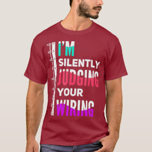 Camiseta Apreciando Silenciosamente Seu Eletrônico De Cabl