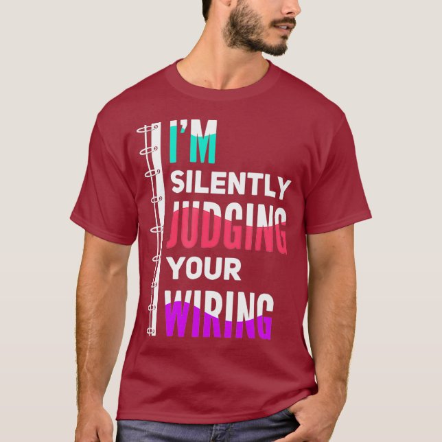 Camiseta Apreciando Silenciosamente Seu Eletrônico De Cabla (Frente)