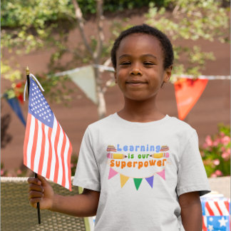 Camiseta Aprender é o nosso Design de crianças super podero