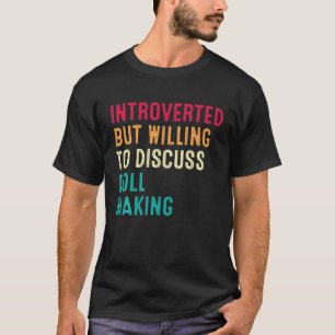 Camiseta Apresentado, Mas Disposto A Discutir O Fazer Doll