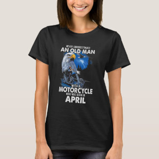 Camiseta April Nunca Subestima Um Velho Com Um Motorista