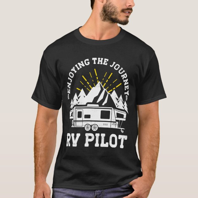 Camiseta Aproveitando O Acampamento De Casal Do Piloto Jour (Frente)