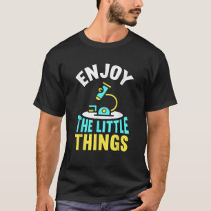 Camiseta Aproveite As Pequenas Coisas Dizendo Microscópios