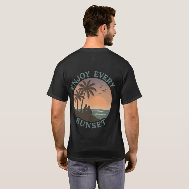 Camiseta "Aproveite todos os domingos - Retro Beach" (Parte Traseira Completa)