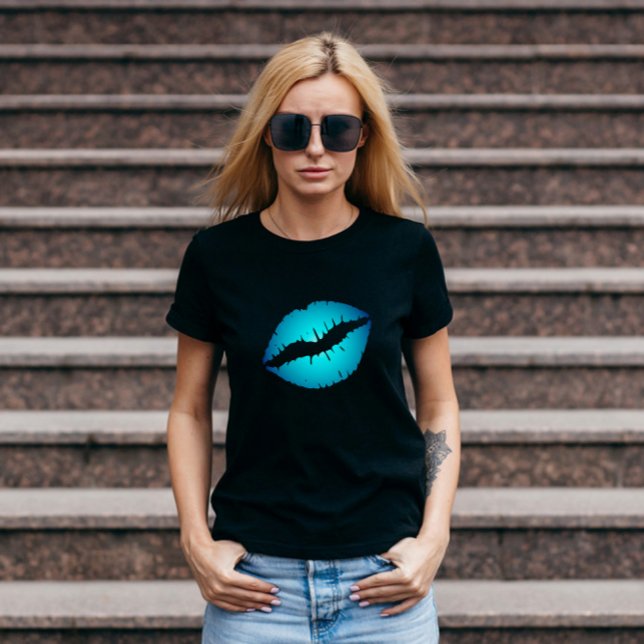 Camiseta Aqua Blue Ombre Lipstick Kiss (Criador carregado)