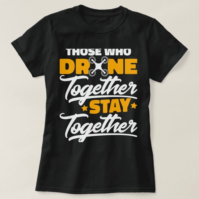 Camiseta Aqueles Que Bebem Juntos Fiquem Juntos Com Um Dron (Frente do Design)