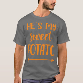 Camiseta Aqui está minha batata doce para combinar casal th