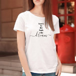 Camiseta Aqui está para os tolos que sonham a tipografia in<br><div class="desc">"Aqui estão os tolos que sonham." Seja um daqueles que sempre deixa o seu otimismo controlar a sua visão e as suas aspirações. Esta camiseta esplêndida, moderna, gráfica, minimalista combina a tipografia ousada, san-serif com escrita à mão, tudo em preto e branco. Uma citação inspiradora excelente para inspirá-lo o dia...</div>