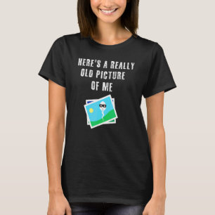 Camiseta Aqui está uma foto muito antiga minha esperma fofo