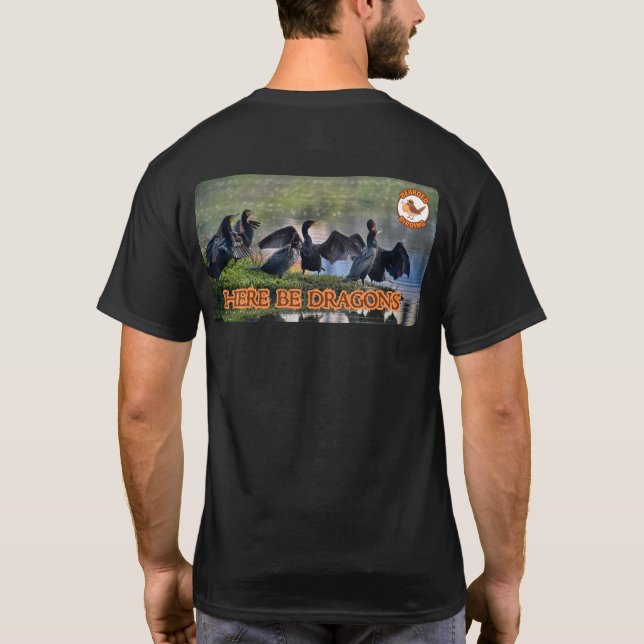 Camiseta AQUI ESTEJAM OS DRAGÕES E O Pássaro Pequeno (Verso)