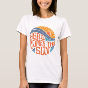 Camiseta Aqui vem a Sun Vintage Retro 60's Surf Summer