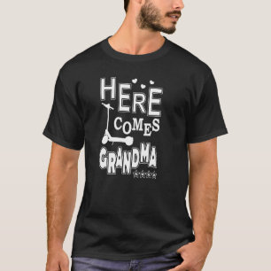 Camiseta Aqui Vem A Vovó Patinete