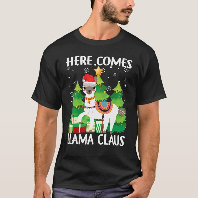 Camiseta Aqui Vem Llama Claus Árvore de Natal Llama Xmas 2 (Frente)