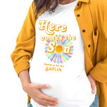 Camiseta Aqui Vem O Chá de fraldas Son Retro Boys<br><div class="desc">Comemore em estilo com esta camiseta de chá de fraldas de moda. A design é fácil de personalizar com seu próprio nome e sua família e amigos ficarão entusiasmados quando virem essa camiseta fabulosa. Itens de partes correspondentes podem ser encontrados na coleção.</div>