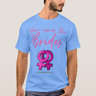 Camiseta Aqui Vem O Presente De Orgulho LGBT De Casamento D