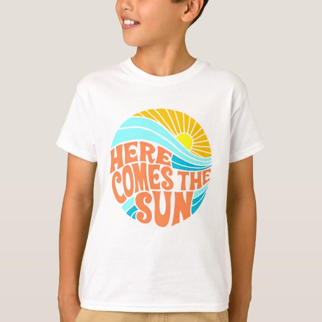 Camiseta Aqui vem o Sol Tee, Estilo Retro, Estilo Hippie (Frente)